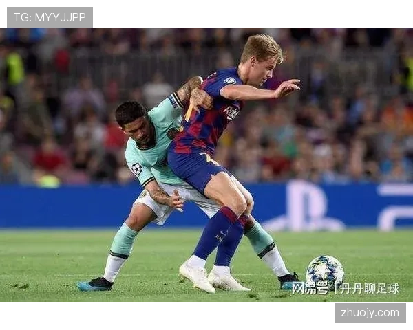 为什么“压人”不算犯规？足球规则中的身体对抗边界解析